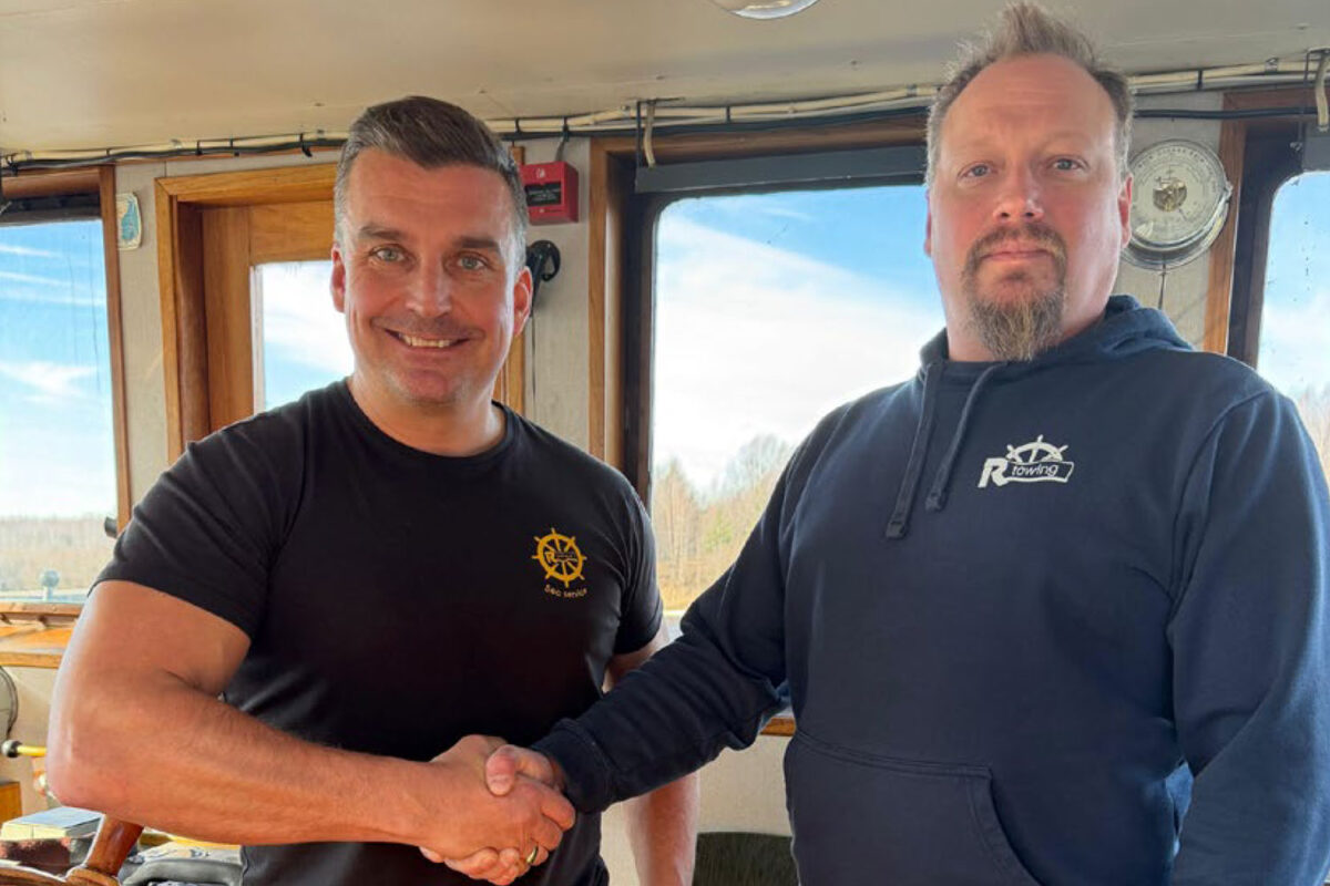 Lasse ja Jussi kättelevät